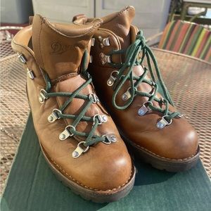 DANNER 12710 Mountain Trail Hiking Boots (Gumlite Vibram Outsole) 10.5 EE